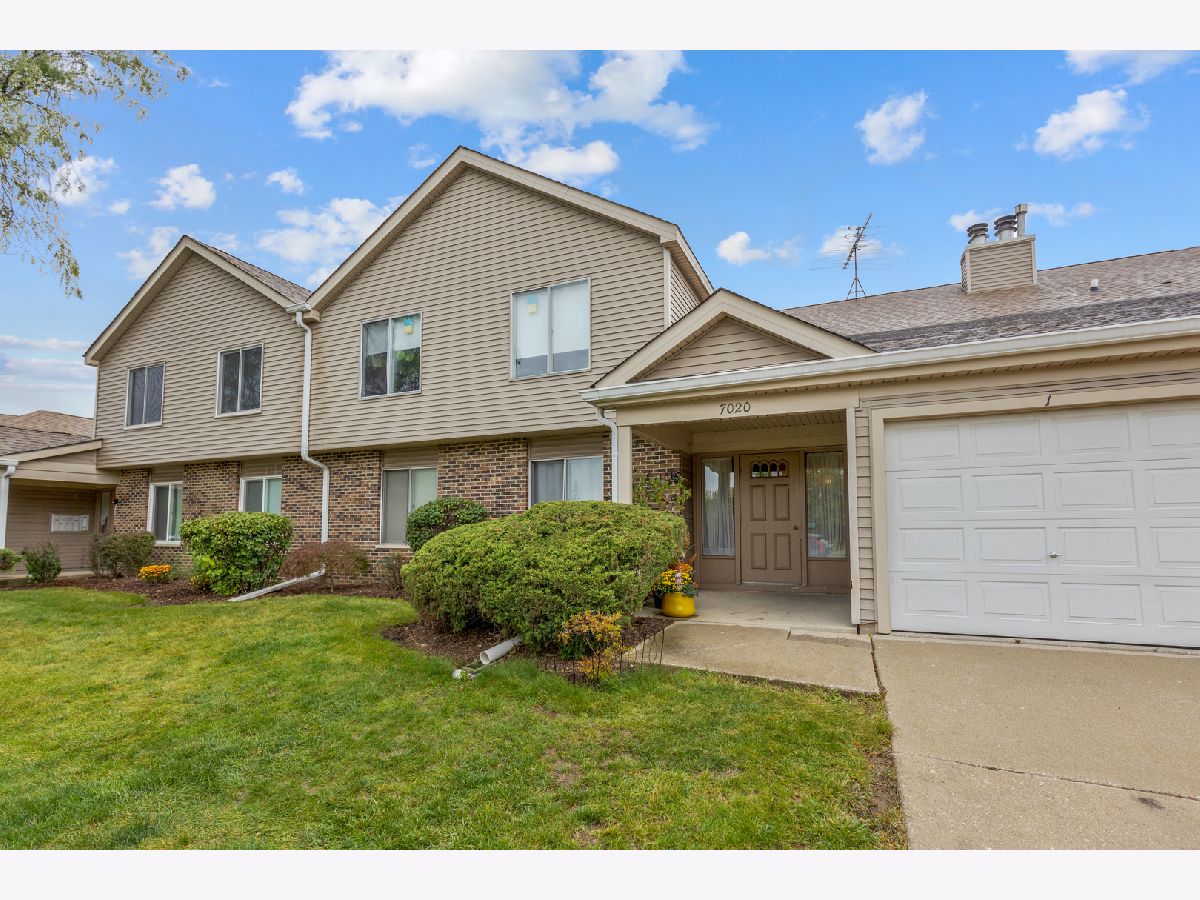 Condos & Townhomes Sold Park Lane Woodridge Illinois, 7020 Newport