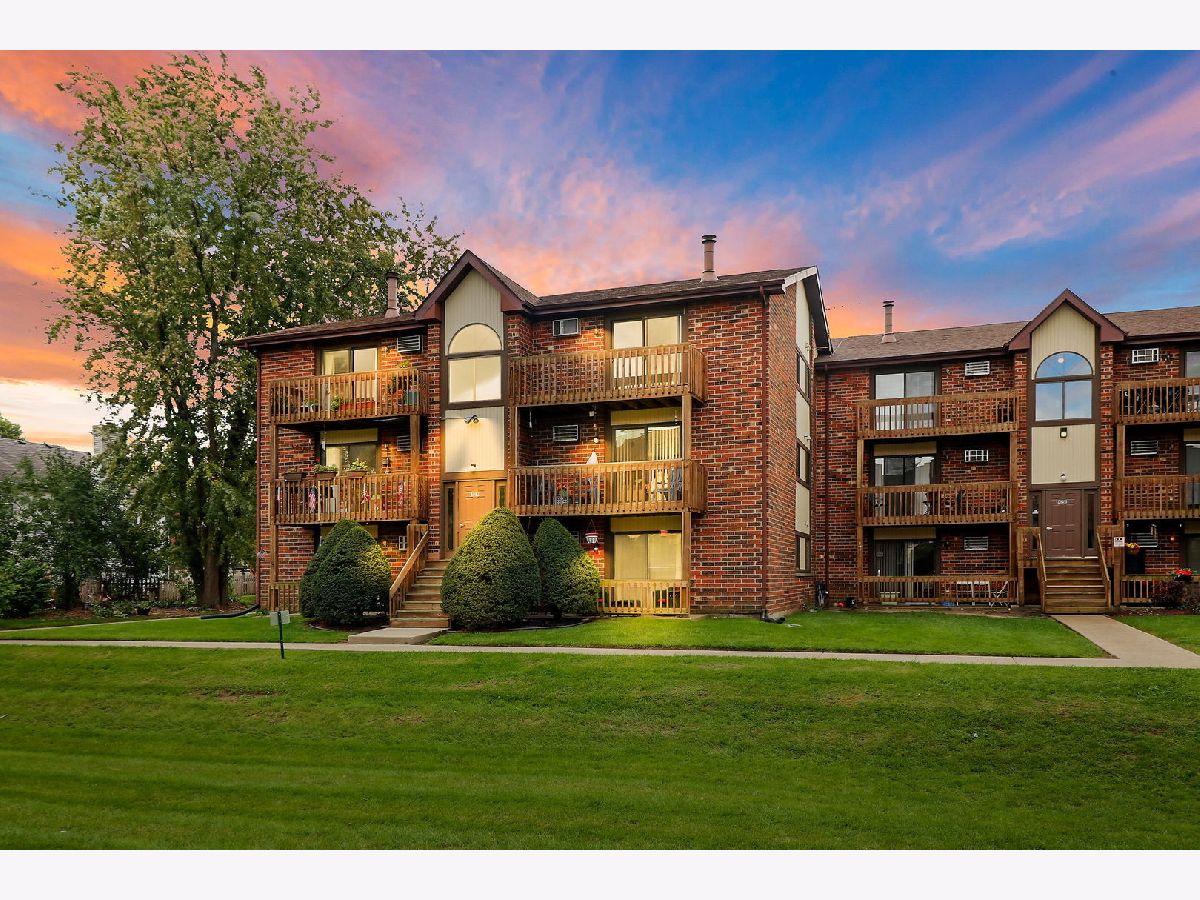 Condos & Townhomes Rented Crystal Chateau Crystal Lake Illinois, 417 Berkshire
