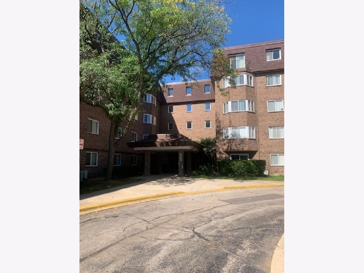 Condominiums Rented Town Square Schaumburg Illinois, 220 Roselle