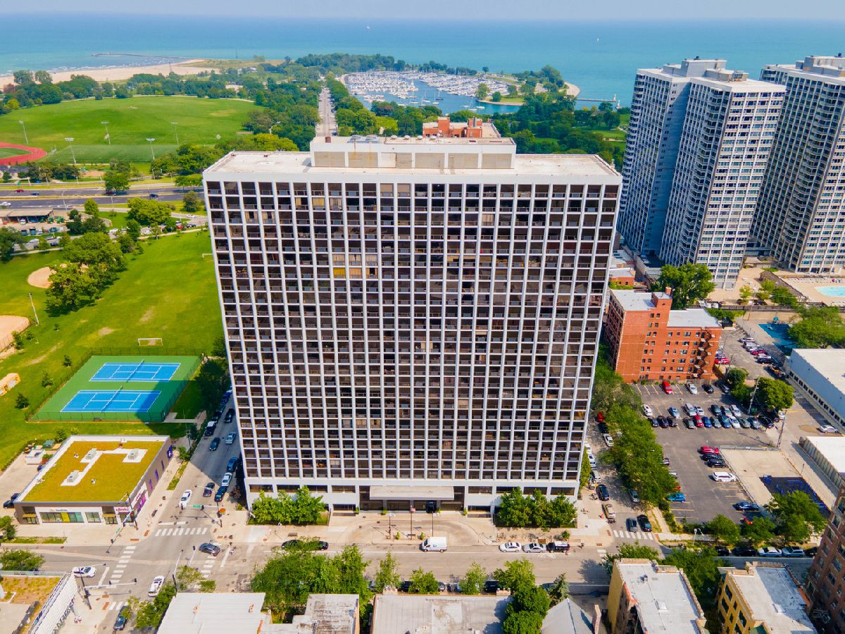 Condominiums Rented Boardwalk Chicago Illinois, 4343 Clarendon