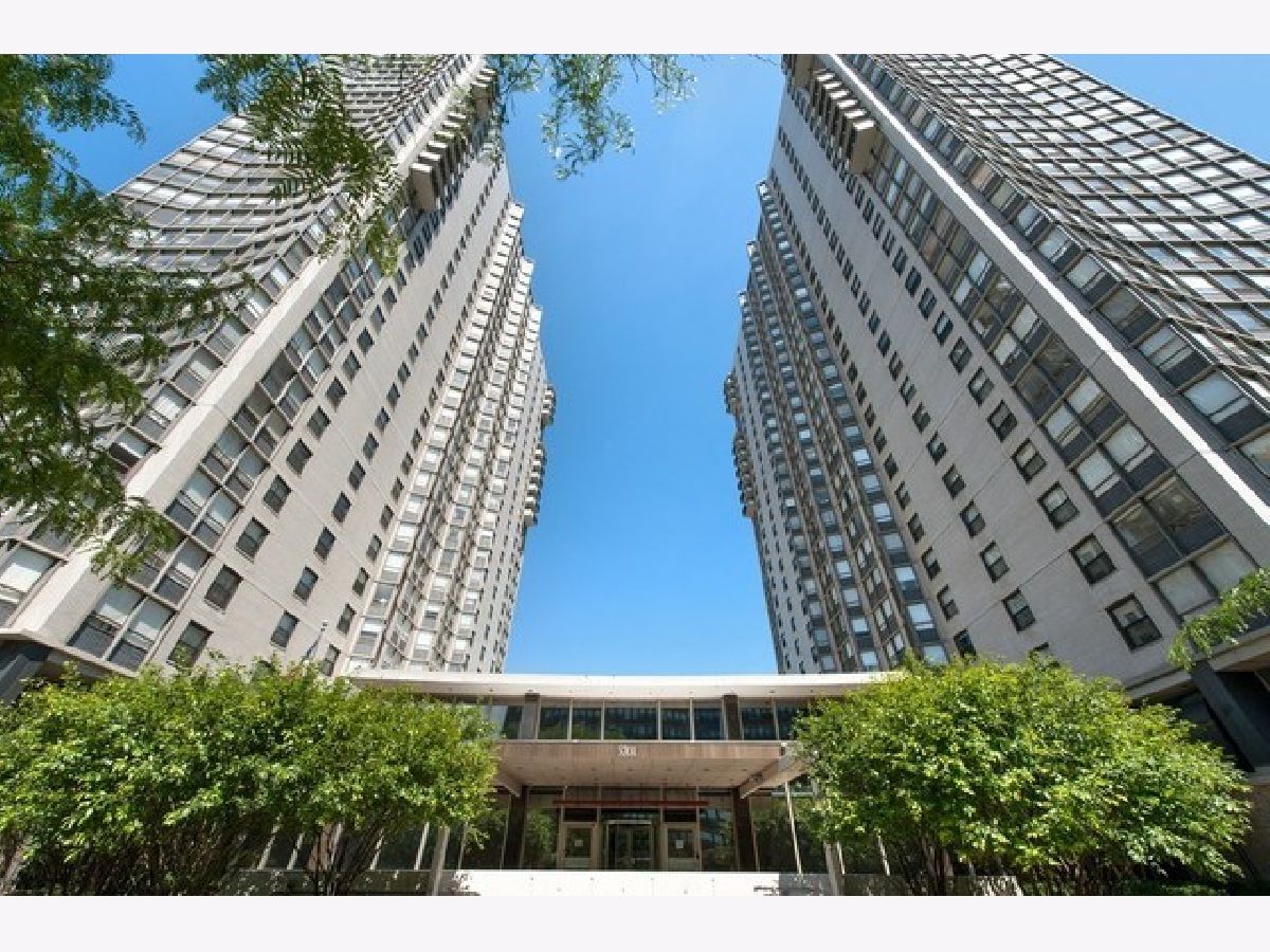 Condominiums Rented Hollywood Towers Chicago Illinois, 5701 Sheridan