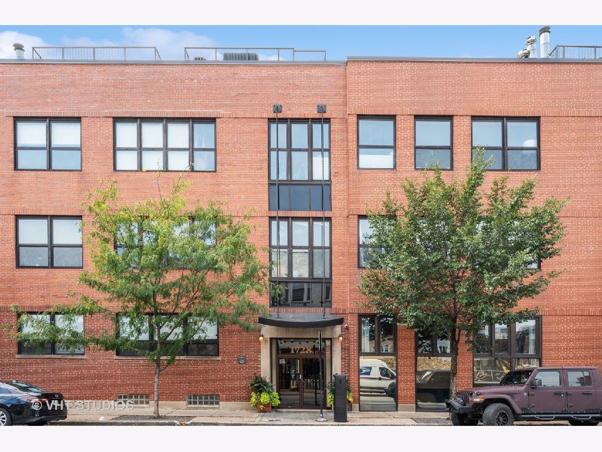 Condominiums Sold Willow Square Chicago Illinois, 1728 Damen