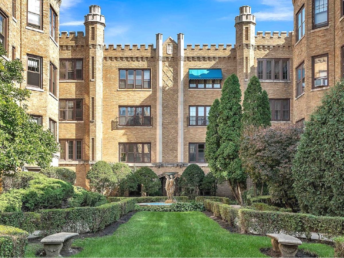 Condominiums Sold Park Castle Chicago Illinois, 2448 Greenleaf