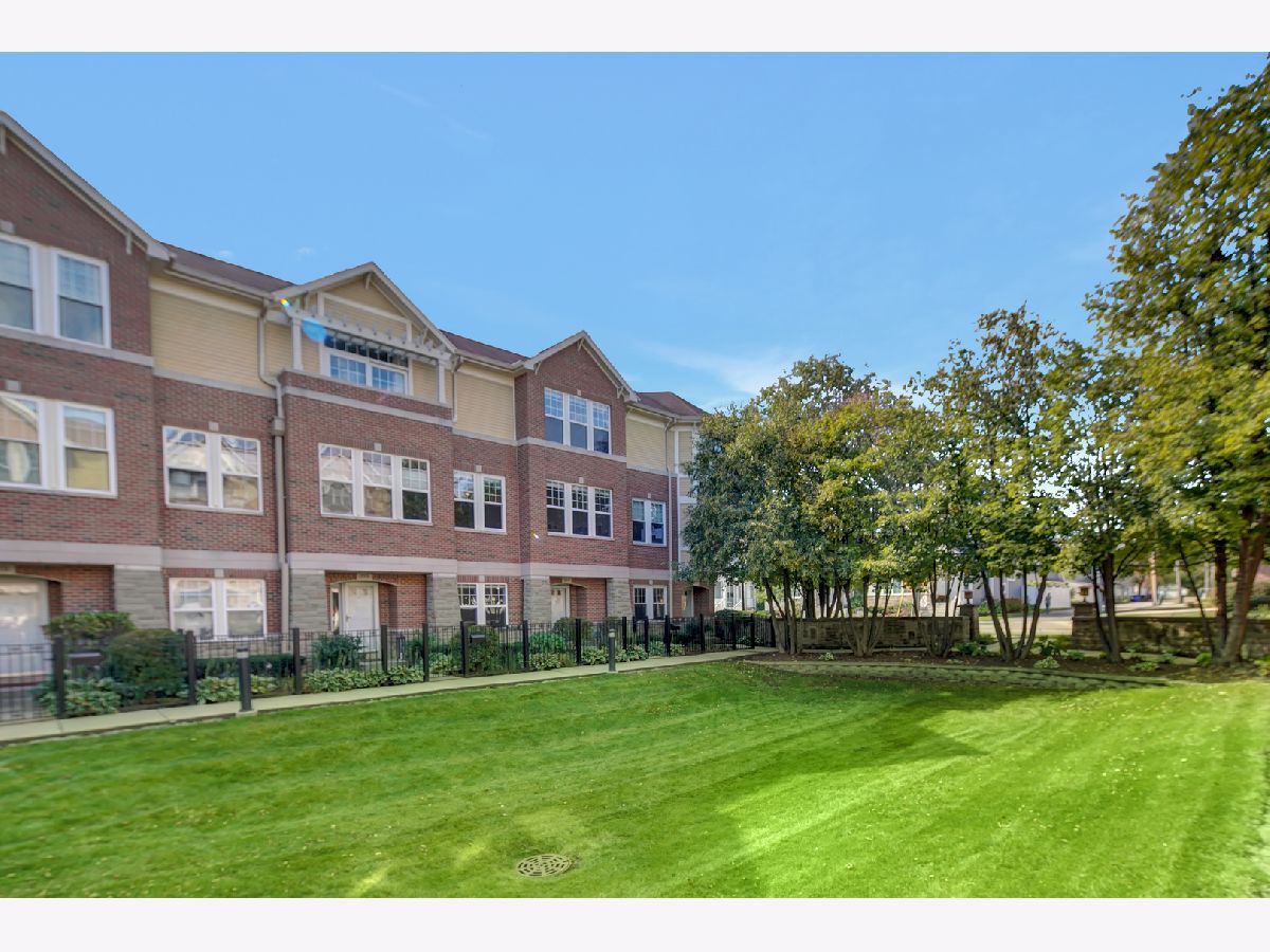 Townhomes Sold Wesley Square Wheaton Illinois, 211 West