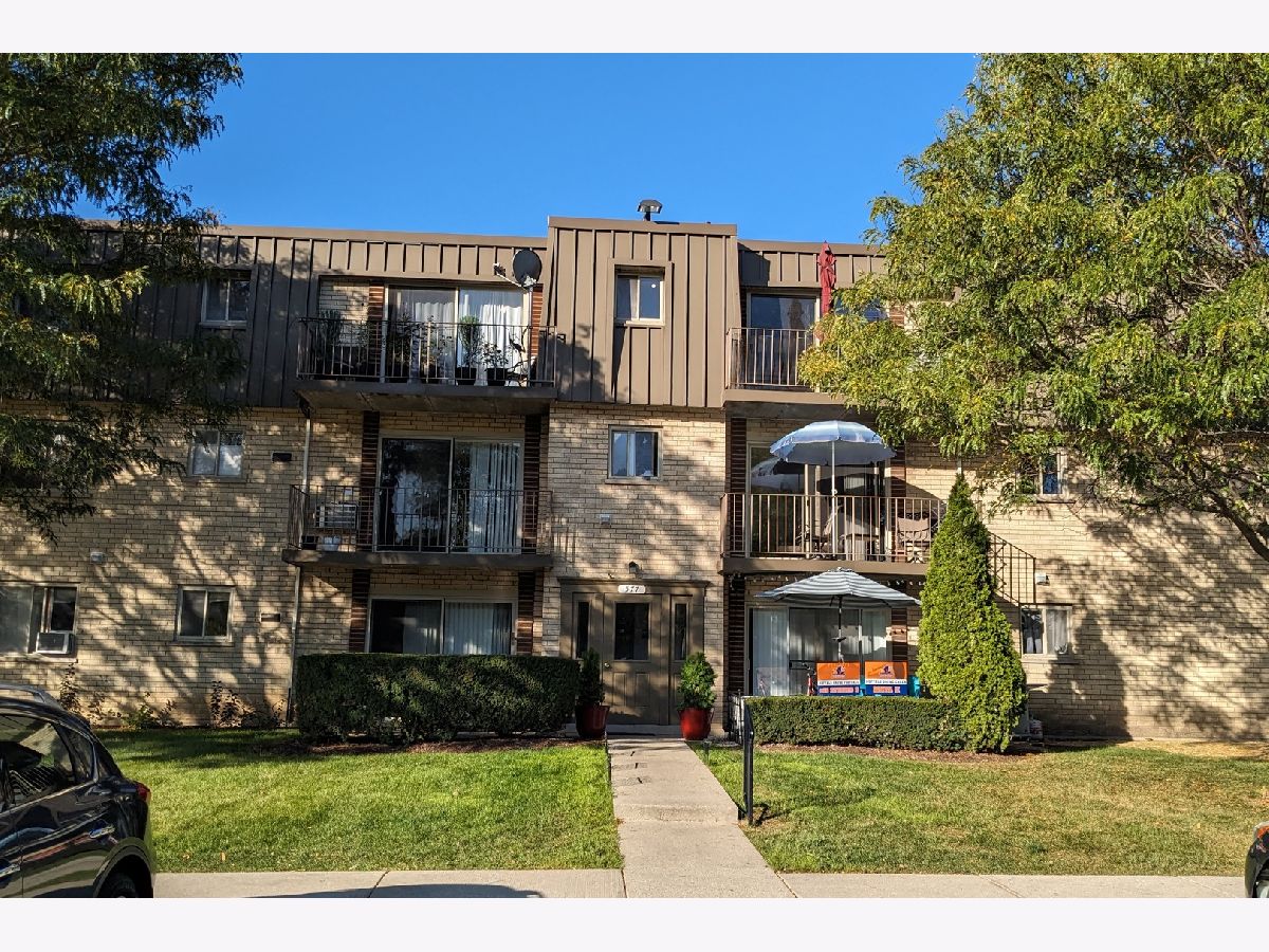 Condominiums Sold Fairway Greens Wheeling Illinois, 577 Fairway View