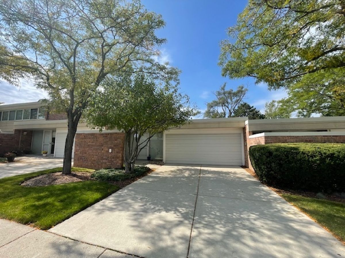 Townhomes & Condos Sold Courts Of Northbrook Northbrook Illinois, 8 Avon