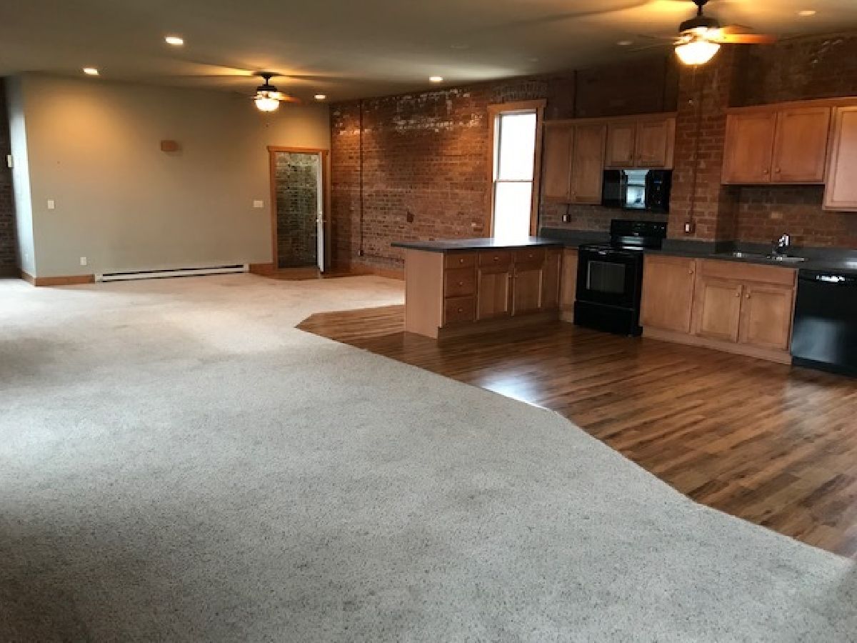  Rented Hinckley Illinois, 100 Lincoln