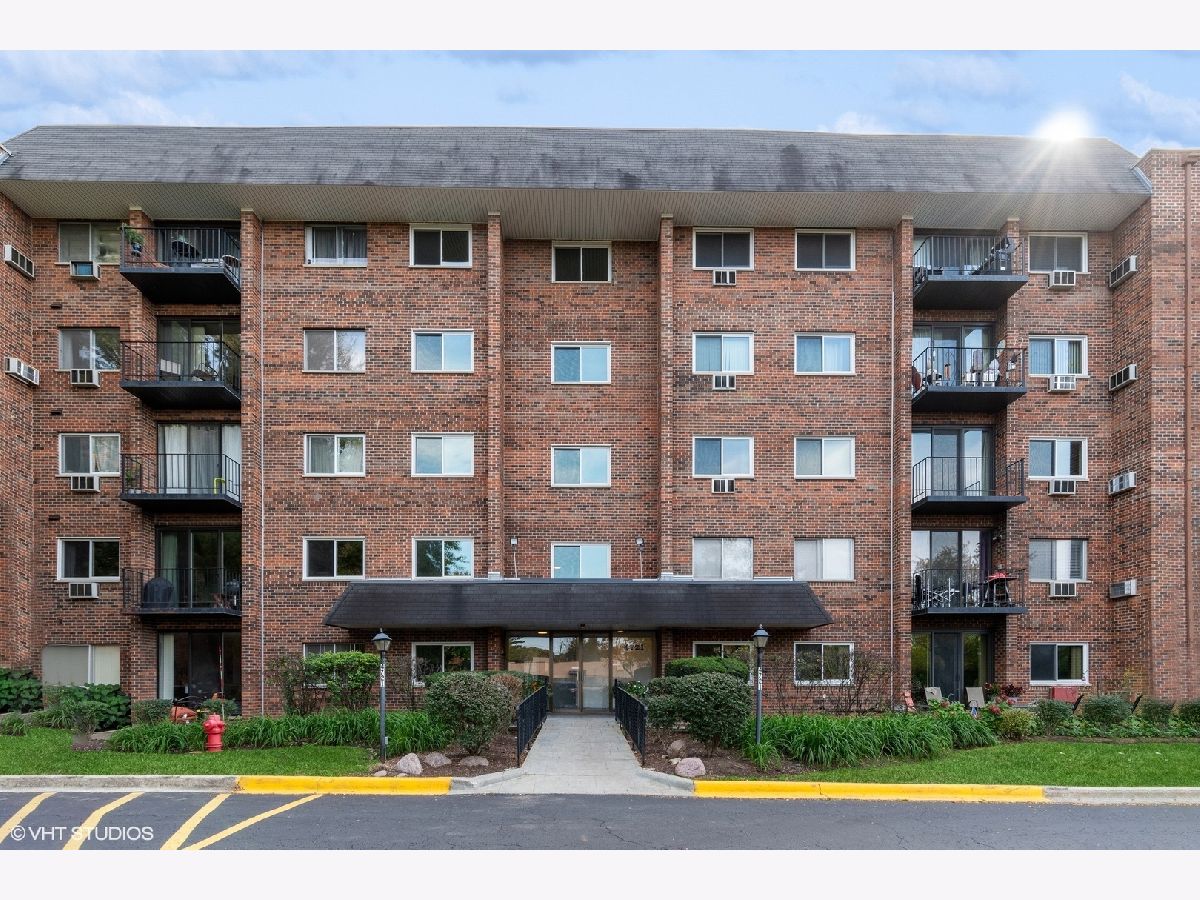 Condominiums & Homes Sold St Joseph Creek Lisle Illinois, 4721 Saint Joseph Creek