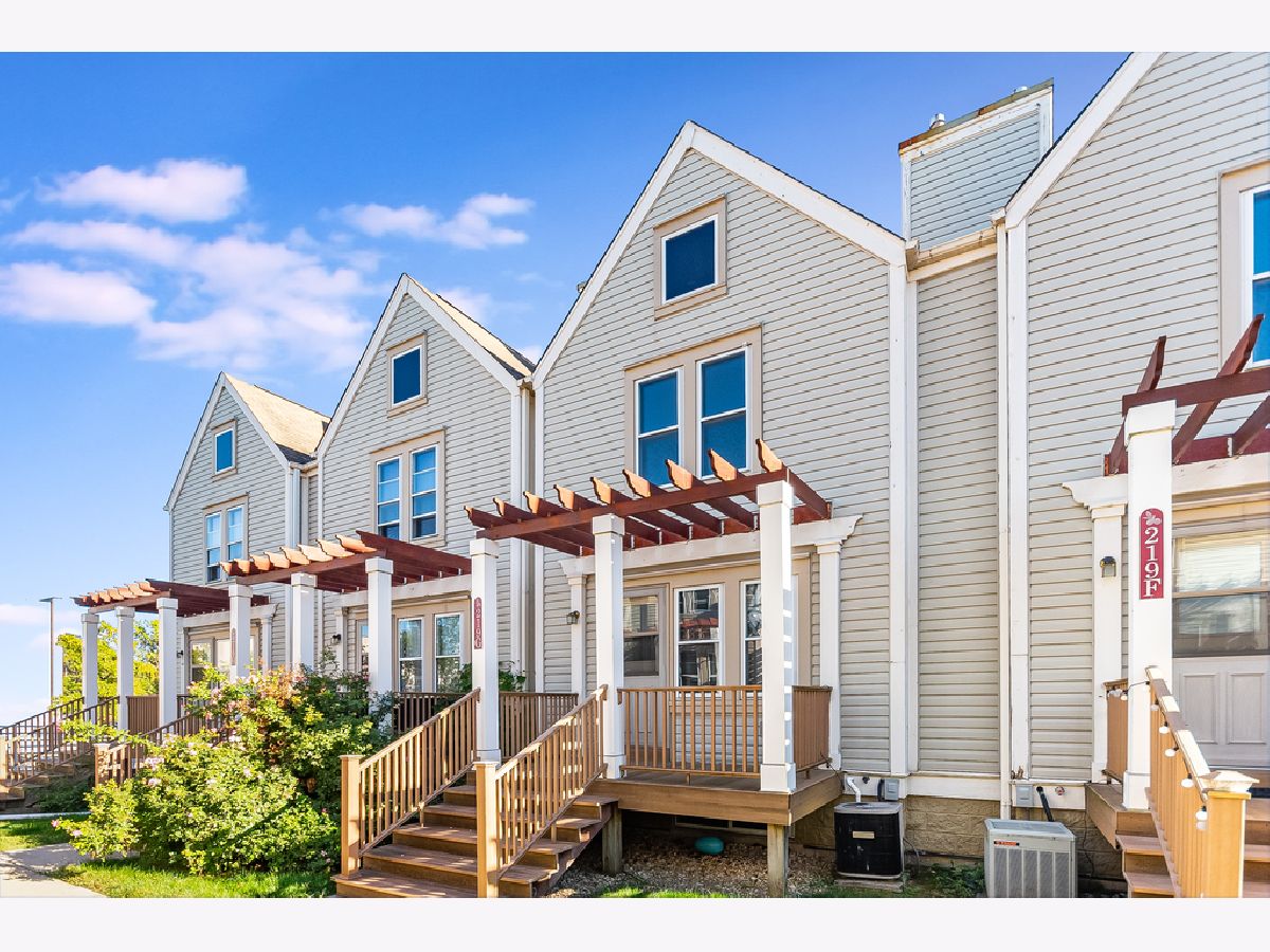 Townhomes Sold Walnut Court Bensenville Illinois, 219 Walnut
