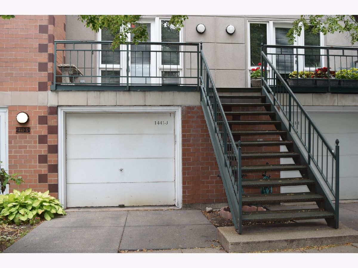 Townhomes & Condos & Homes Rented Dearborn Park Ii Chicago Illinois, 1441 Plymouth