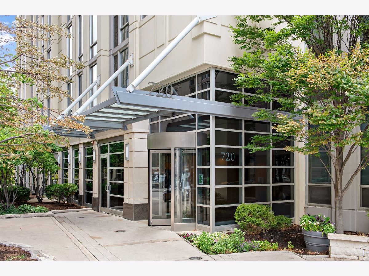 Condominiums Rented Two River Place Chicago Illinois, 720 Larrabee