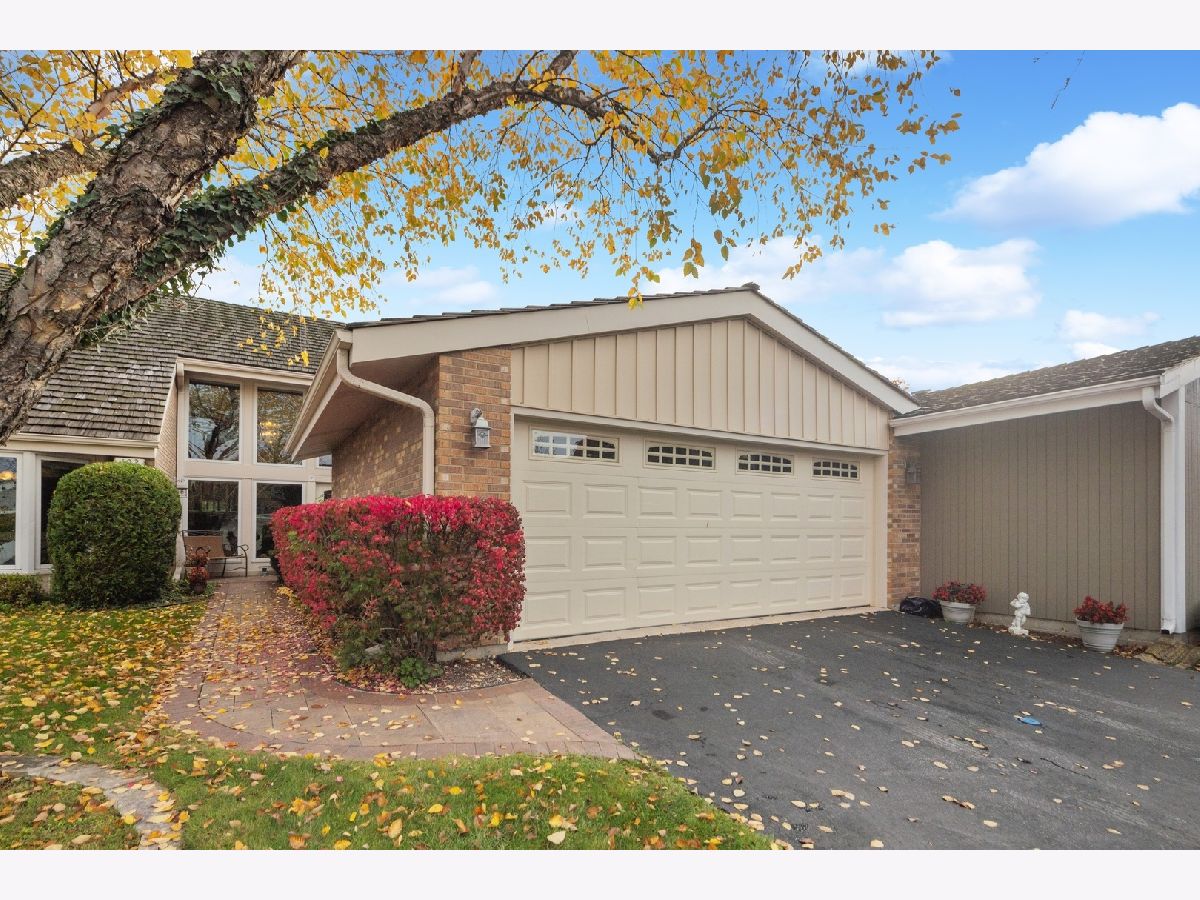 Townhomes Sold Briarwood Lakes Oak Brook Illinois, 102 Briarwood