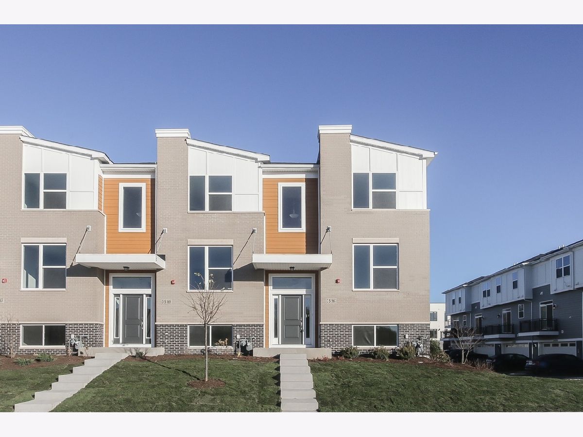 Condos & Townhomes Rented Everton Warrenville Illinois, 3S567 Camden