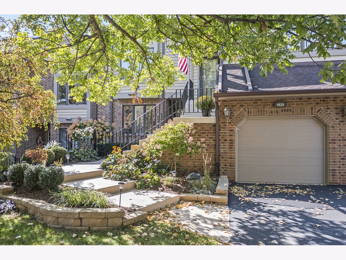 Townhomes Sold Mistwood Downers Grove Illinois, 1029 Mistwood