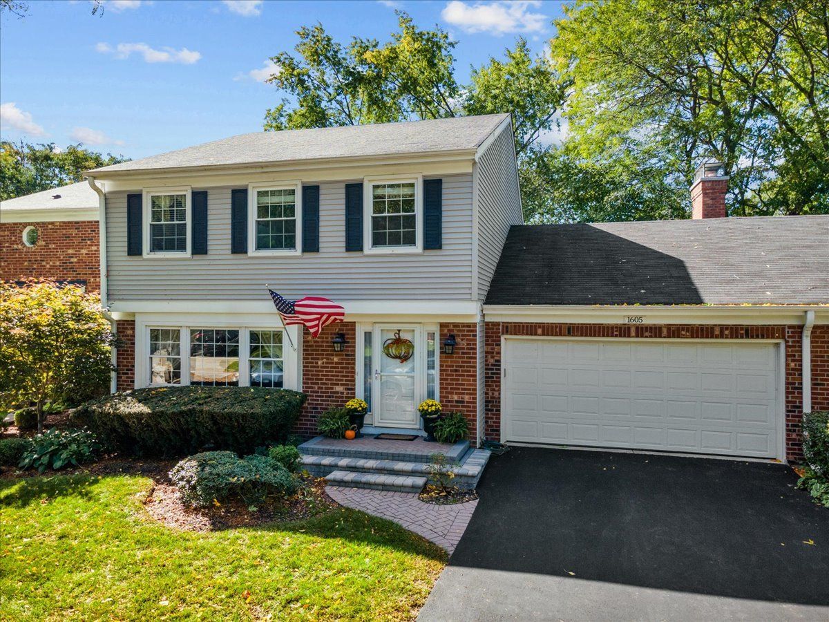 Homes & Townhomes Sold Cress Creek Commons Naperville Illinois, 1605 Mirror Lake