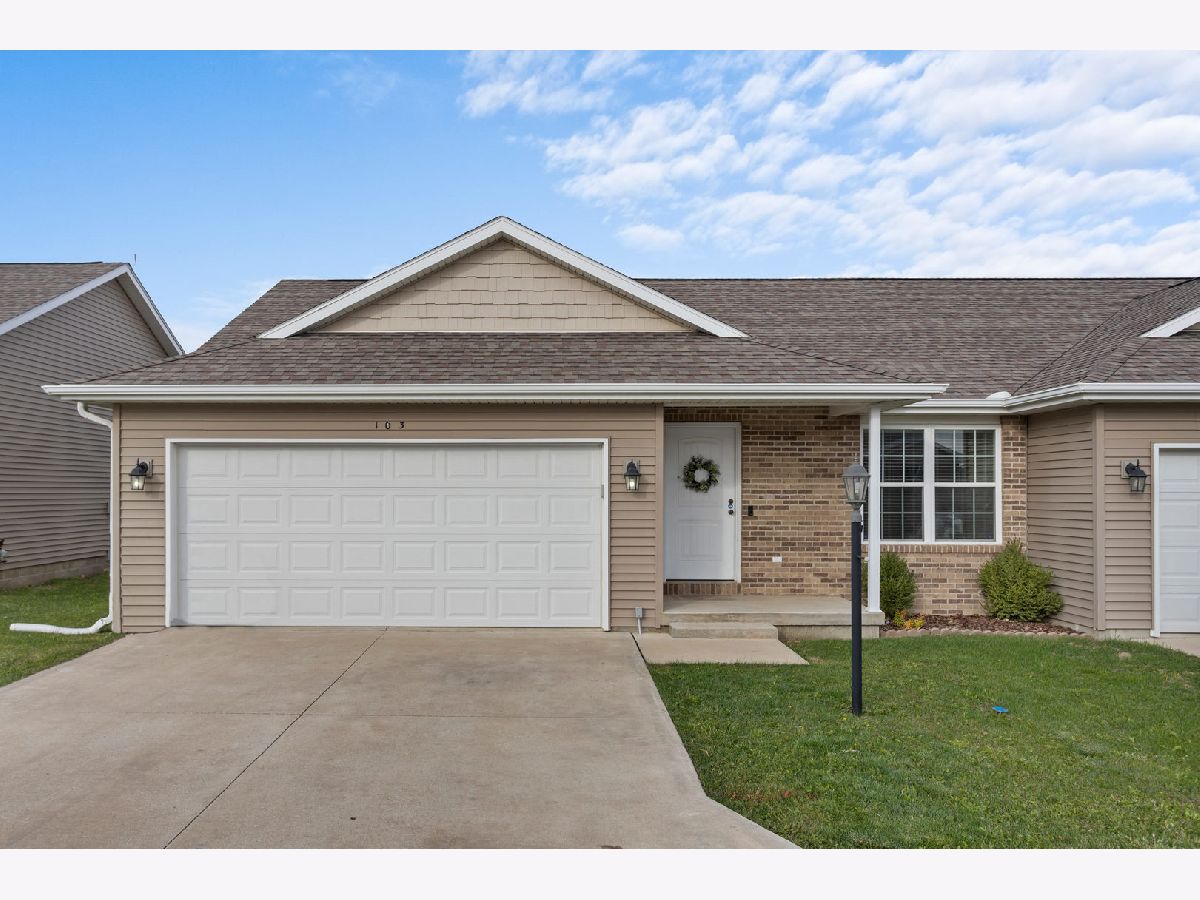 Homes & Condos & Townhomes Sold Heritage Fisher Illinois, 103 Sunset