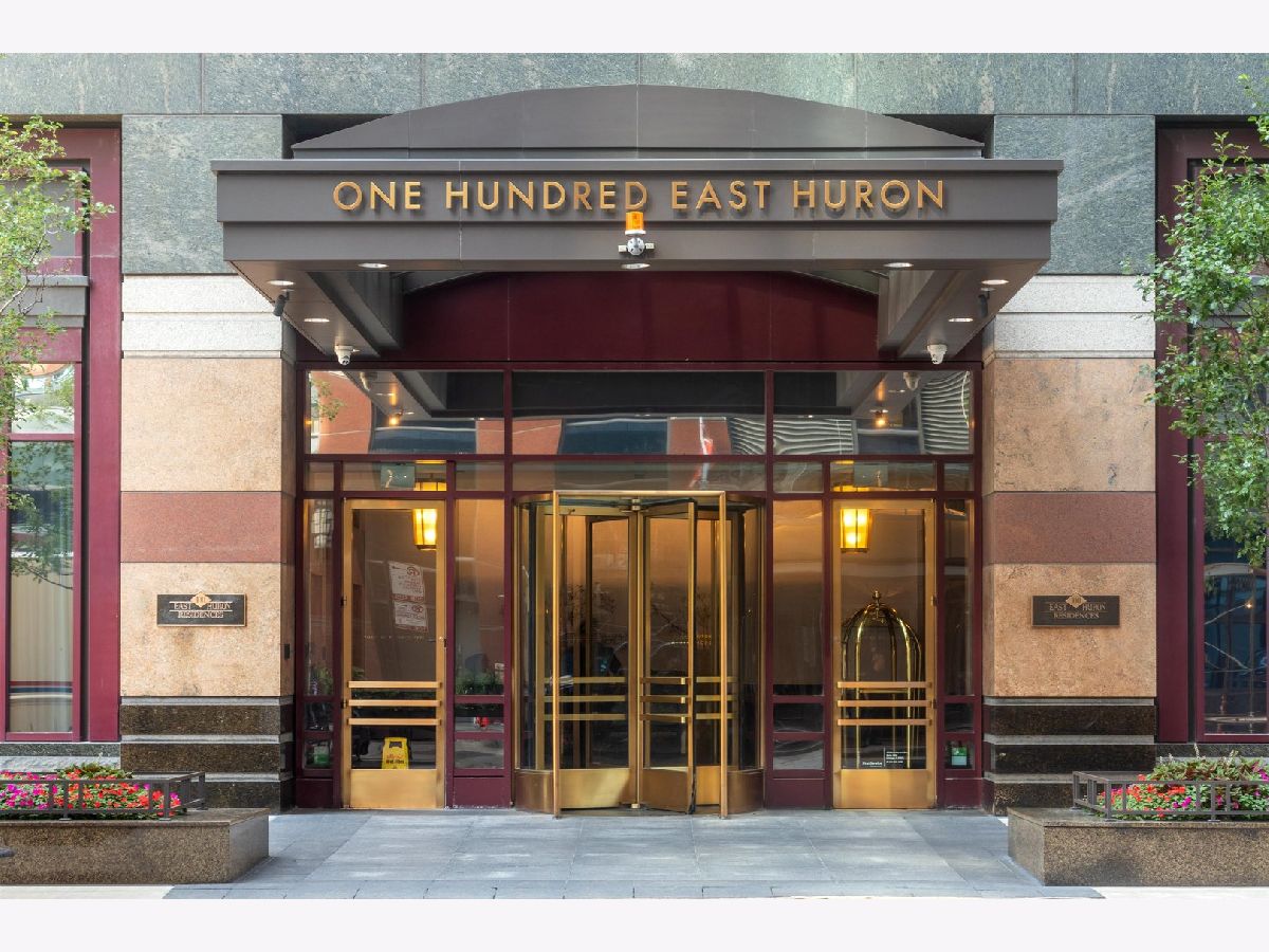 Condominiums Sold Chicago Place Chicago Illinois, 100 Huron