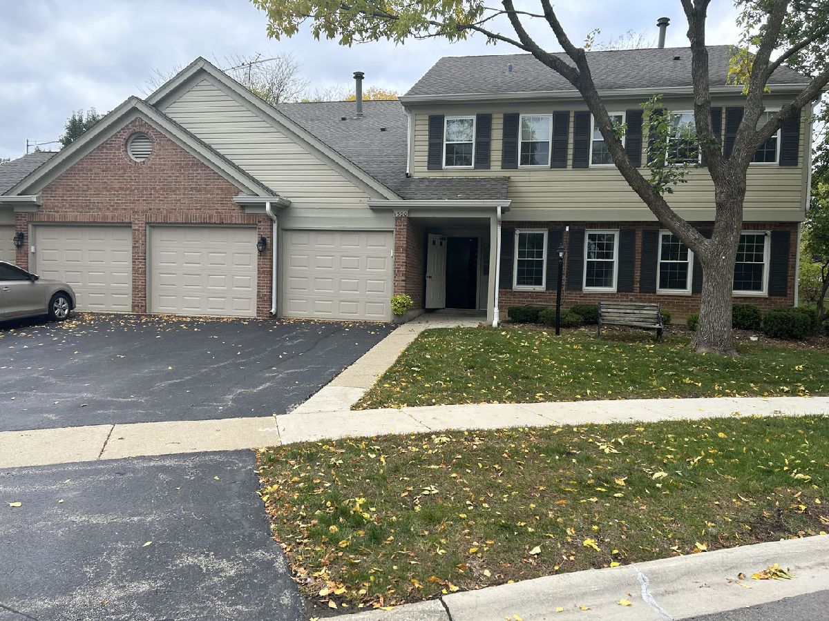 Condominiums Sold Willow Pond Schaumburg Illinois, 1300 Pennwood