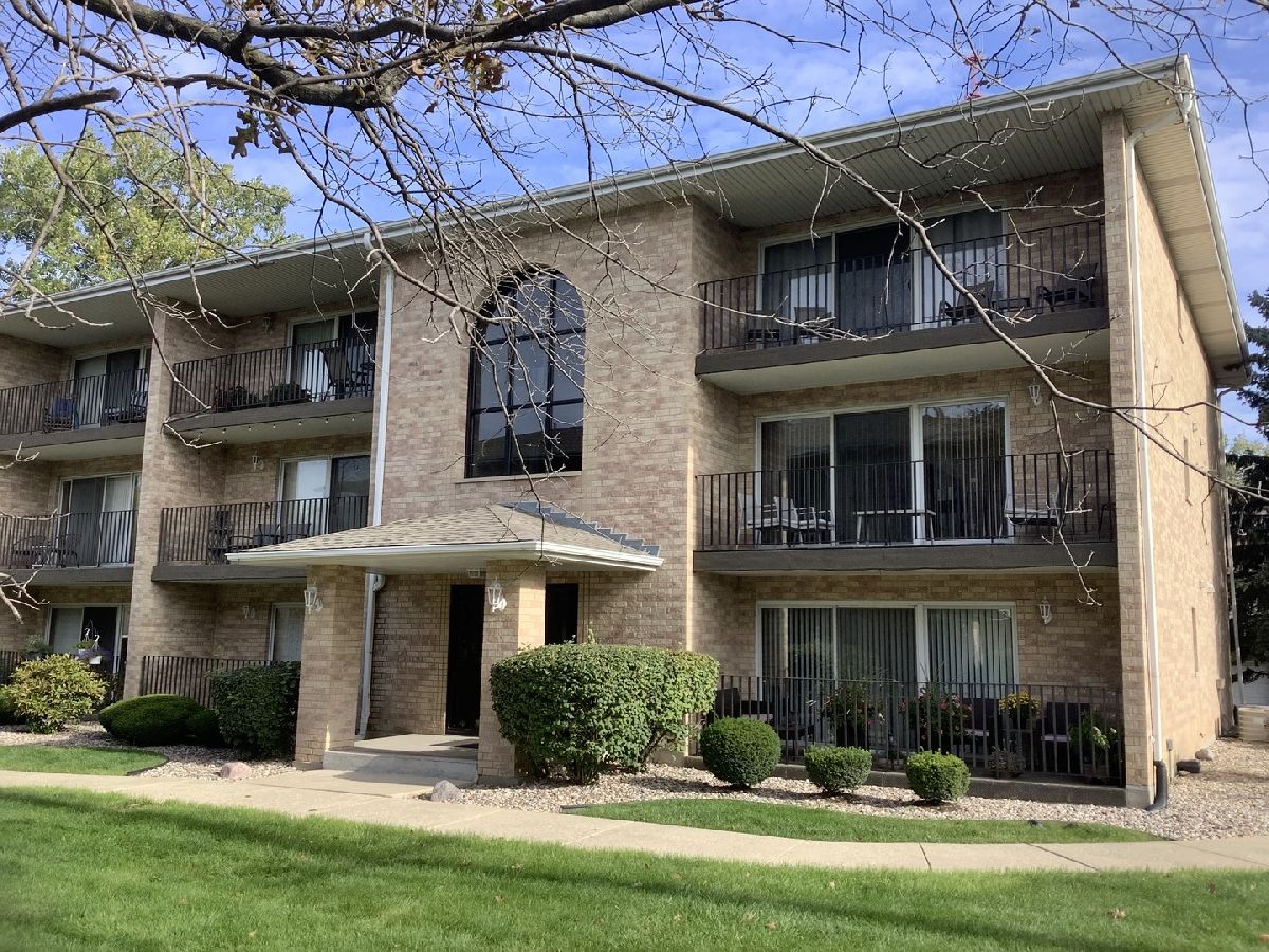Condominiums Sold Timber Falls Chicago Ridge Illinois, 10238 Southwest