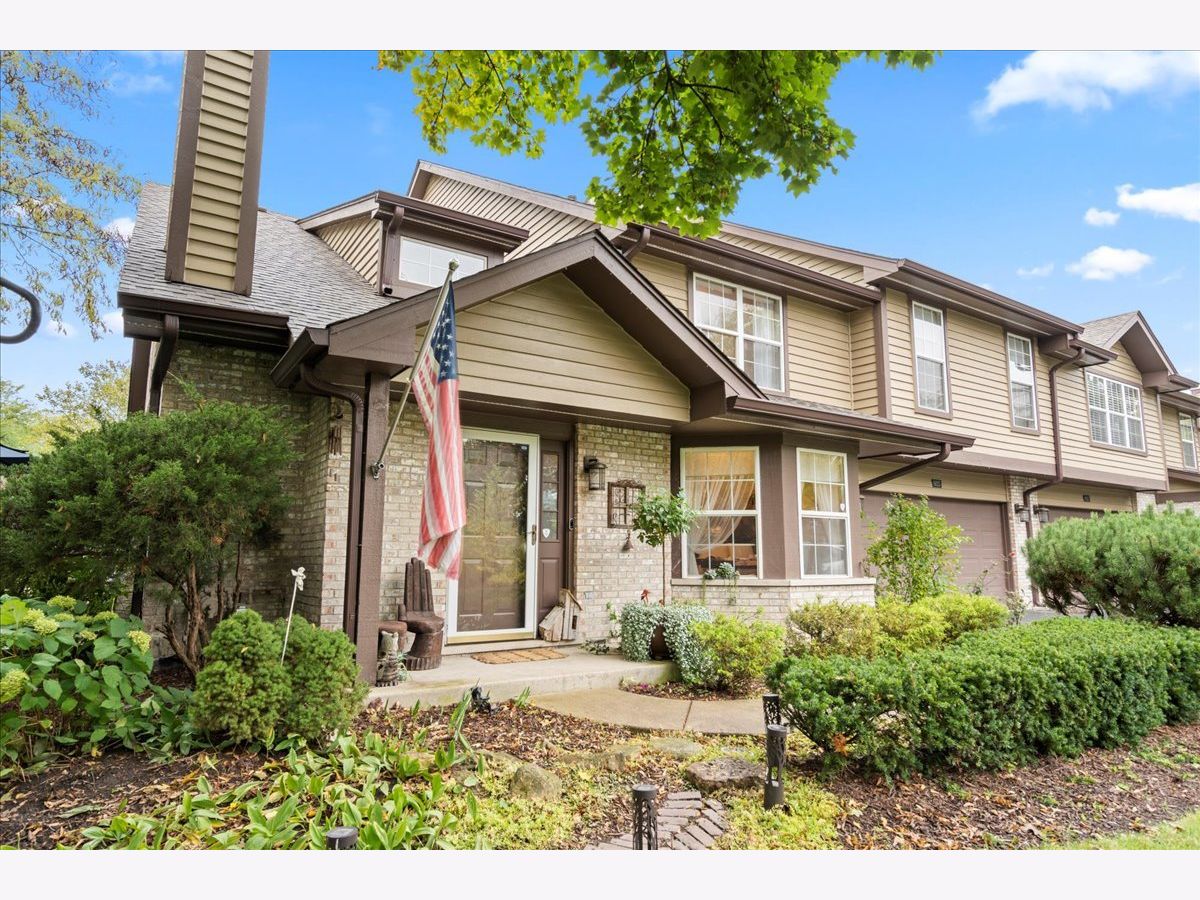 Townhomes Sold Bailey Park Darien Illinois, 8025 Barrymore