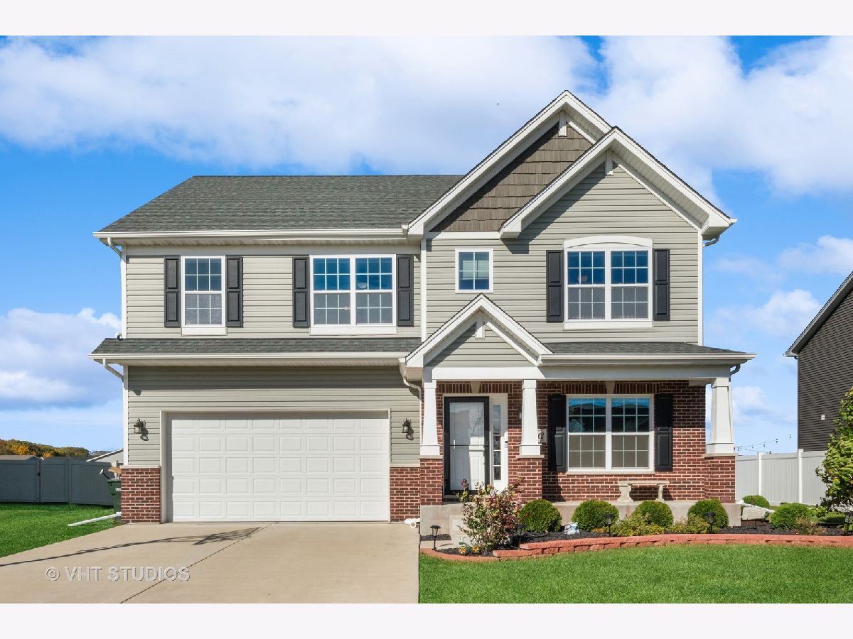 Homes & Condos & Townhomes Sold Woods Of Aux Sable Channahon Illinois, 27462 Red Wing