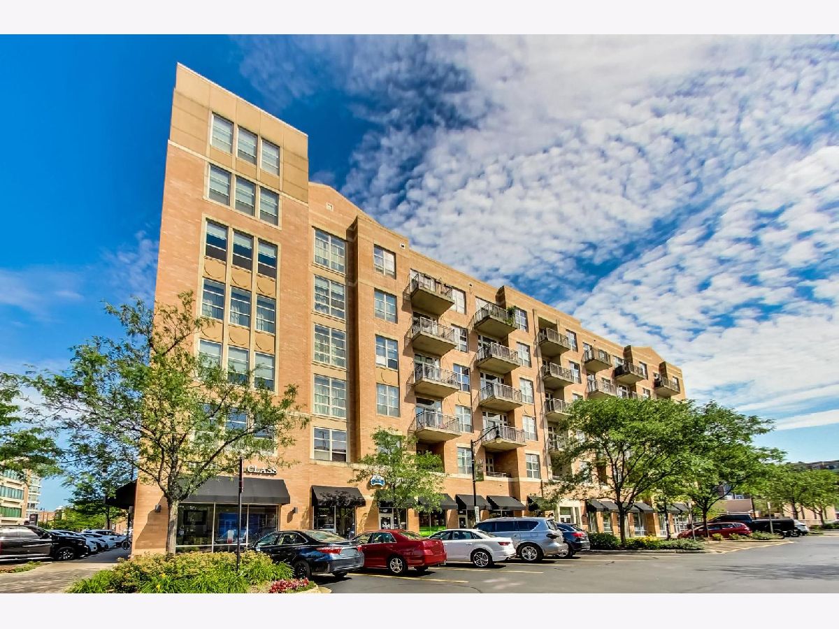 Condominiums Sold Metropolitan Square Des Plaines Illinois, 647 Metropolitan