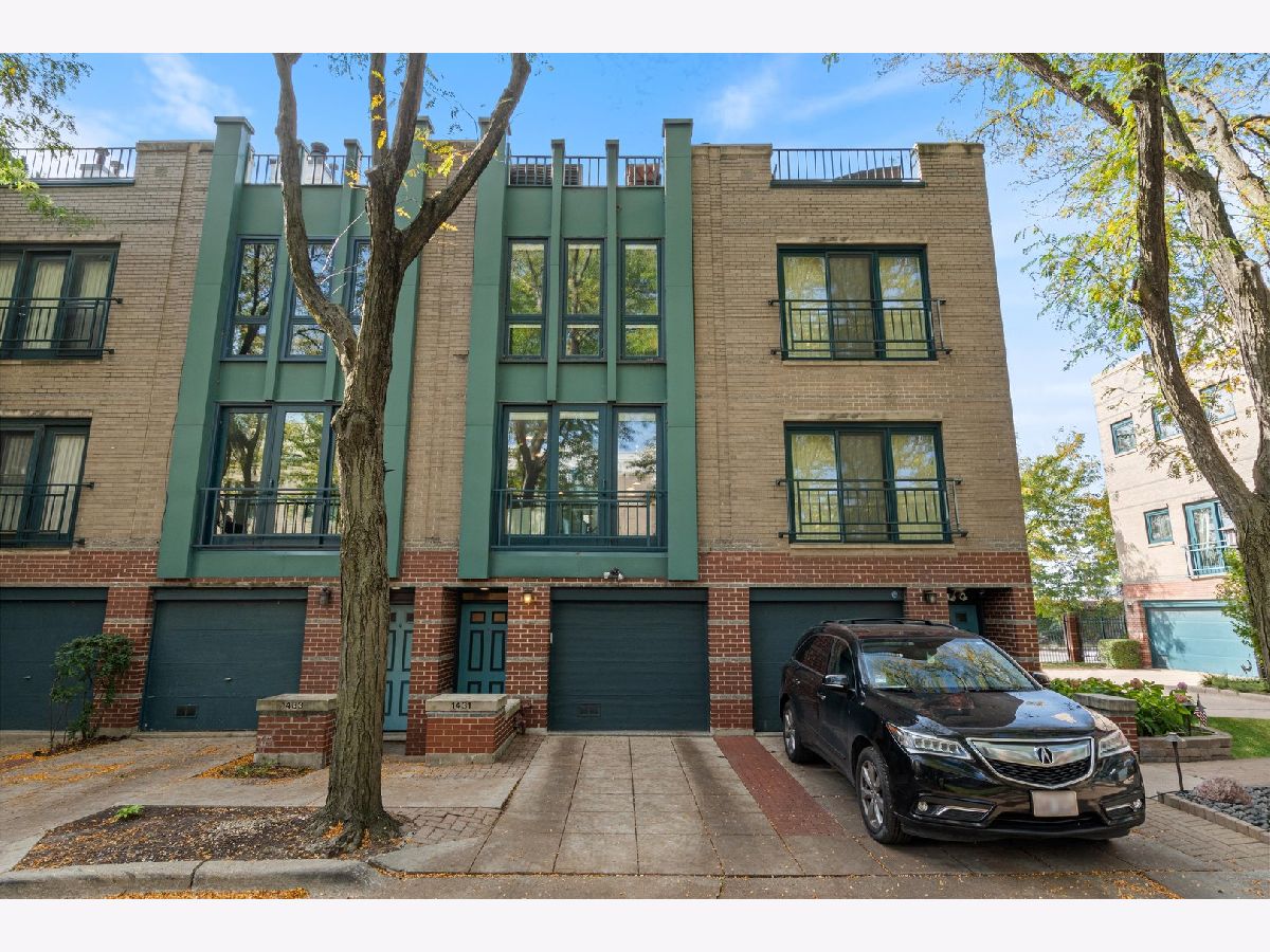 Townhomes & Condos & Homes Sold Dearborn Park Ii Chicago Illinois, 1431 Clark
