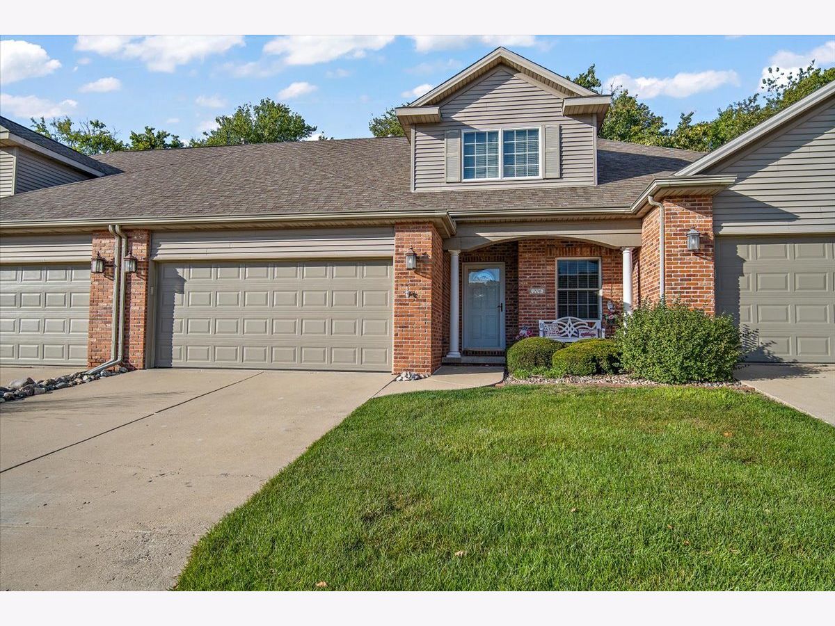 Condos & Townhomes & Homes Sold Spring Ridge Bloomington Illinois, 206 Spring Ridge