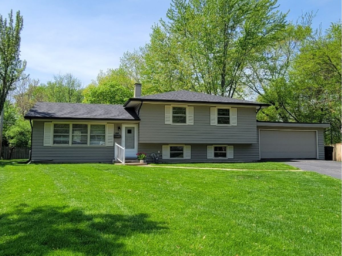 Homes Rented West Highlands Naperville Illinois, 809 Iris