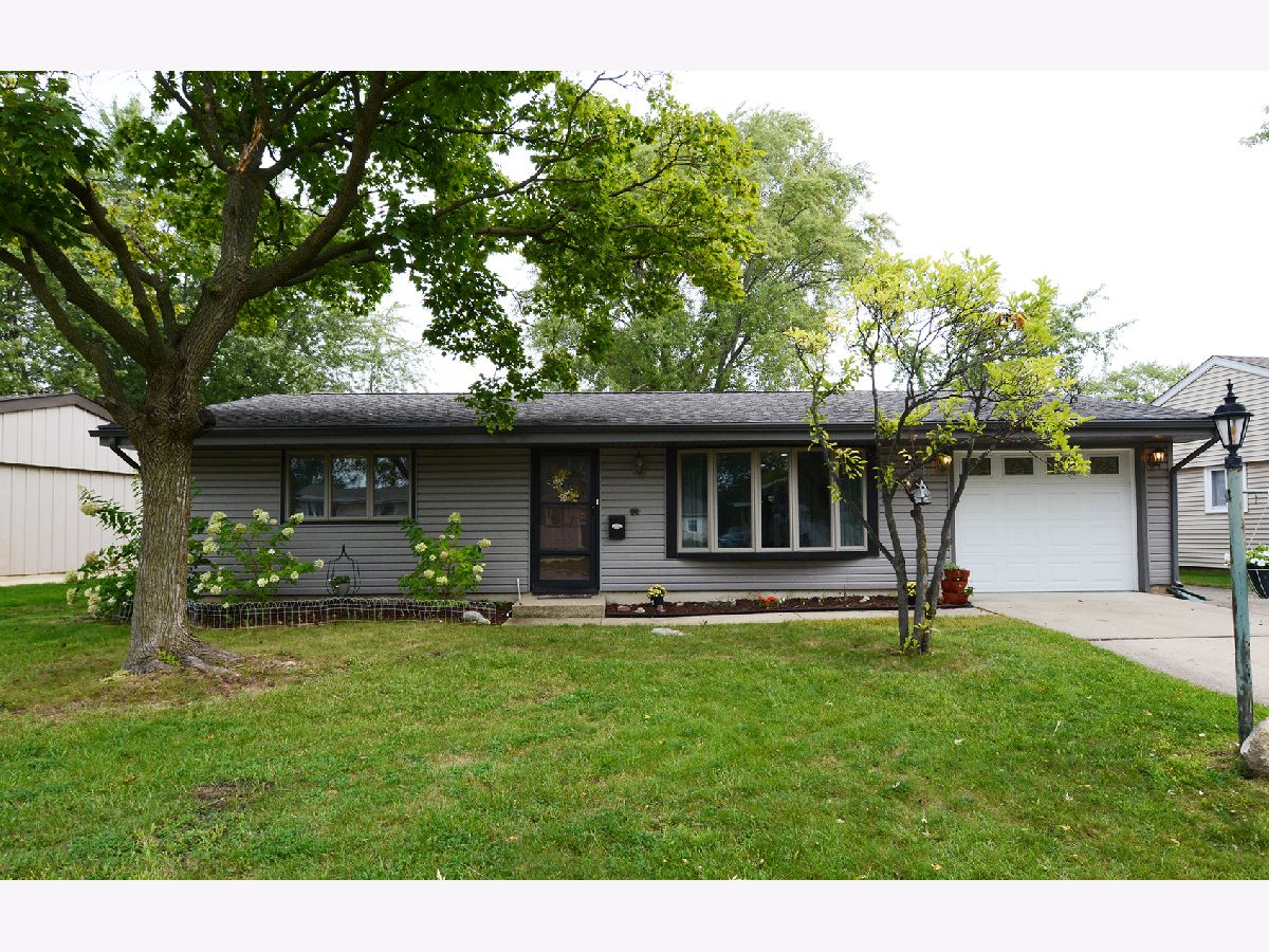 Homes & Townhomes Rented Woodland Heights Streamwood Illinois, 27 Hawthorne