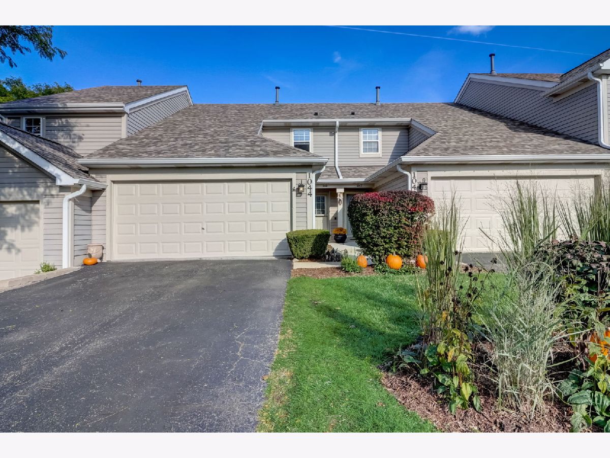 Homes & Condos & Townhomes Sold Crystal Creek Lake In The Hills Illinois, 1044 Horizon Rdg