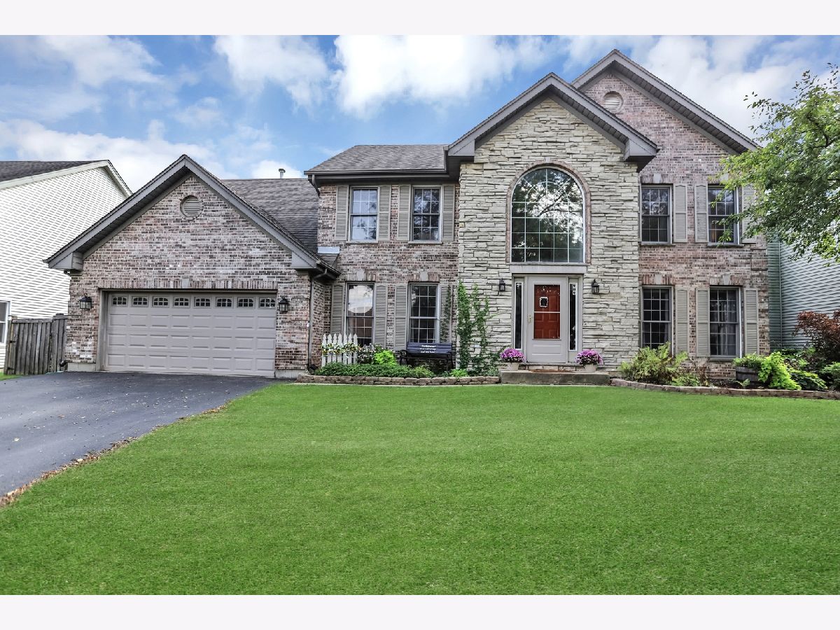 Townhomes & Condos & Homes Sold Cary Oaks Cary Illinois, 909 Pearson