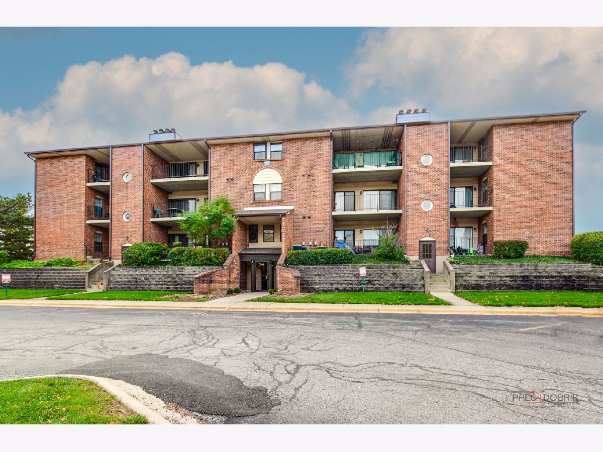 Condominiums Sold Chatham Place Buffalo Grove Illinois, 740 Weidner