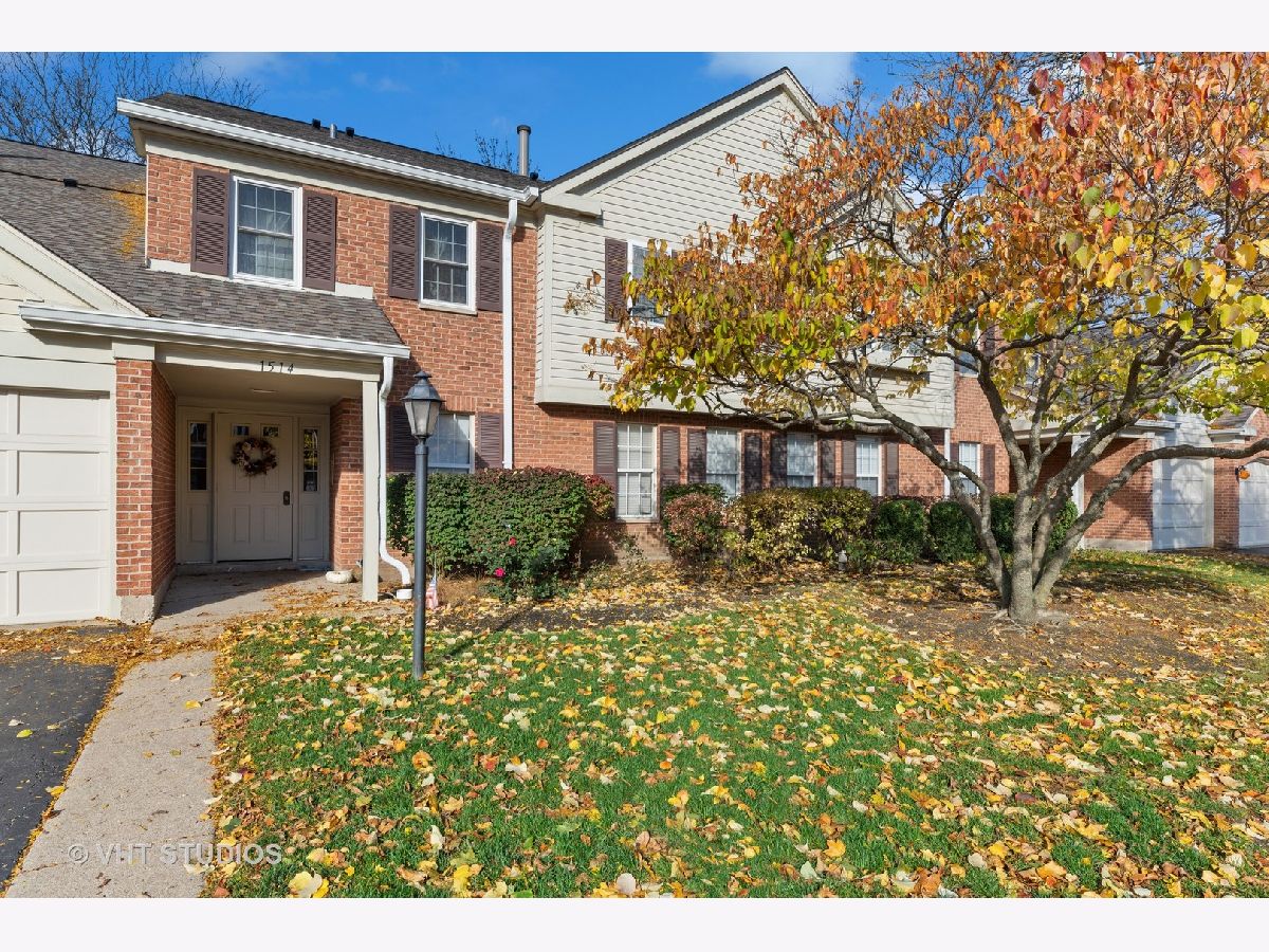 Arlington Club Wheeling IL, Townhomes & Condos For Sale & For Rent