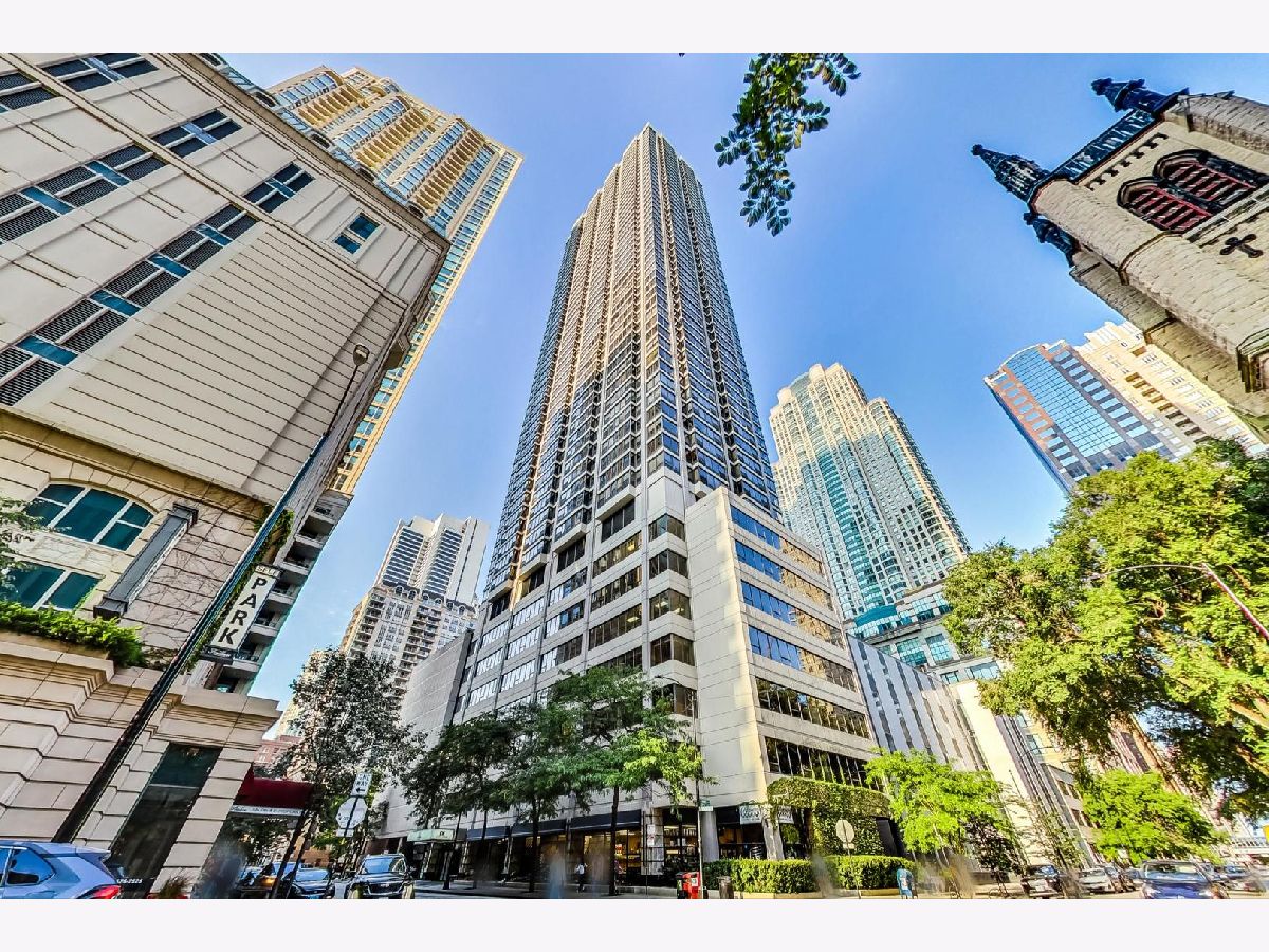 Condominiums Sold 30 E Huron Chicago Illinois, 30 Huron