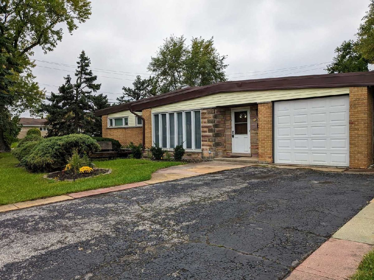  Rented Norwood Park Township Illinois, 5604 Redwood