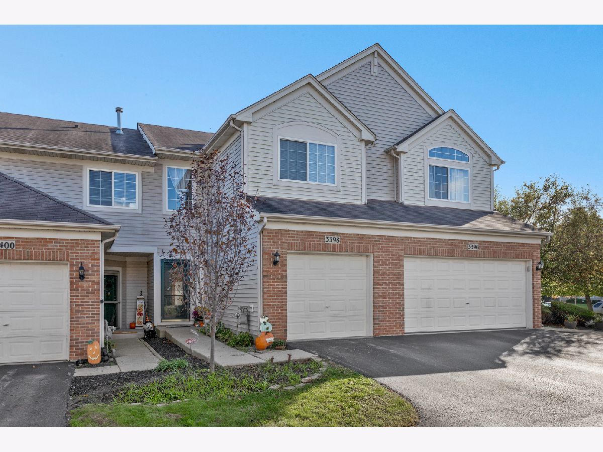 Townhomes & Condos & Homes Sold Shenandoah Carpentersville Illinois, 3398 Blue Ridge