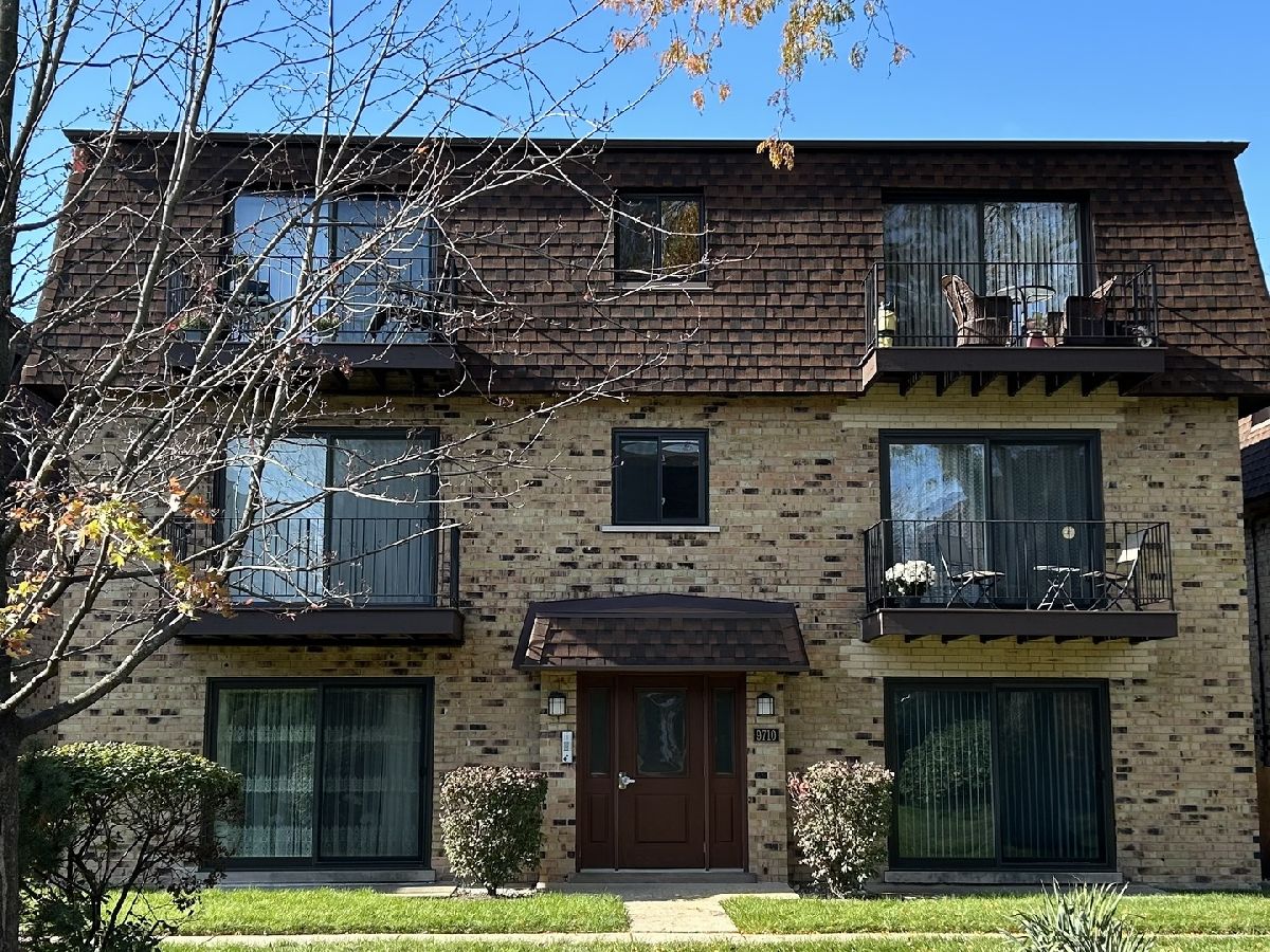 Condominiums Rented La Casa Bianco Des Plaines Illinois, 9710 Bianco