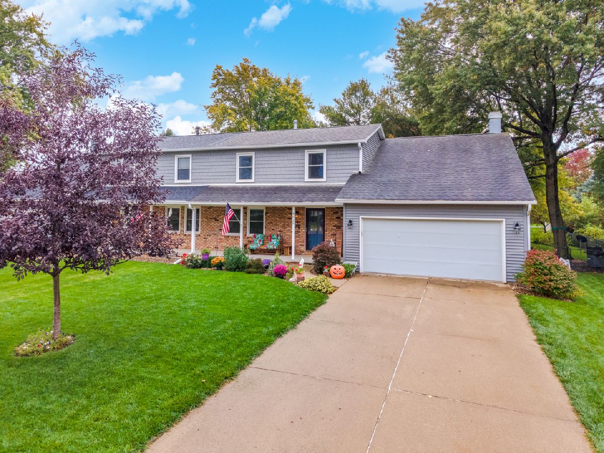 Homes & Condos & Townhomes Sold Crestwicke Bloomington Illinois, 8626 Oakmont