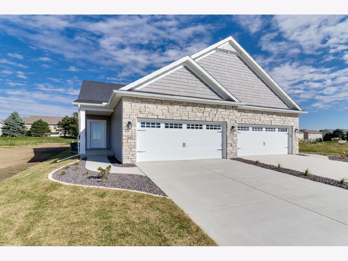 Homes & Condos & Townhomes Sold Harvest Pointe Bloomington Illinois, 16 Stonemill