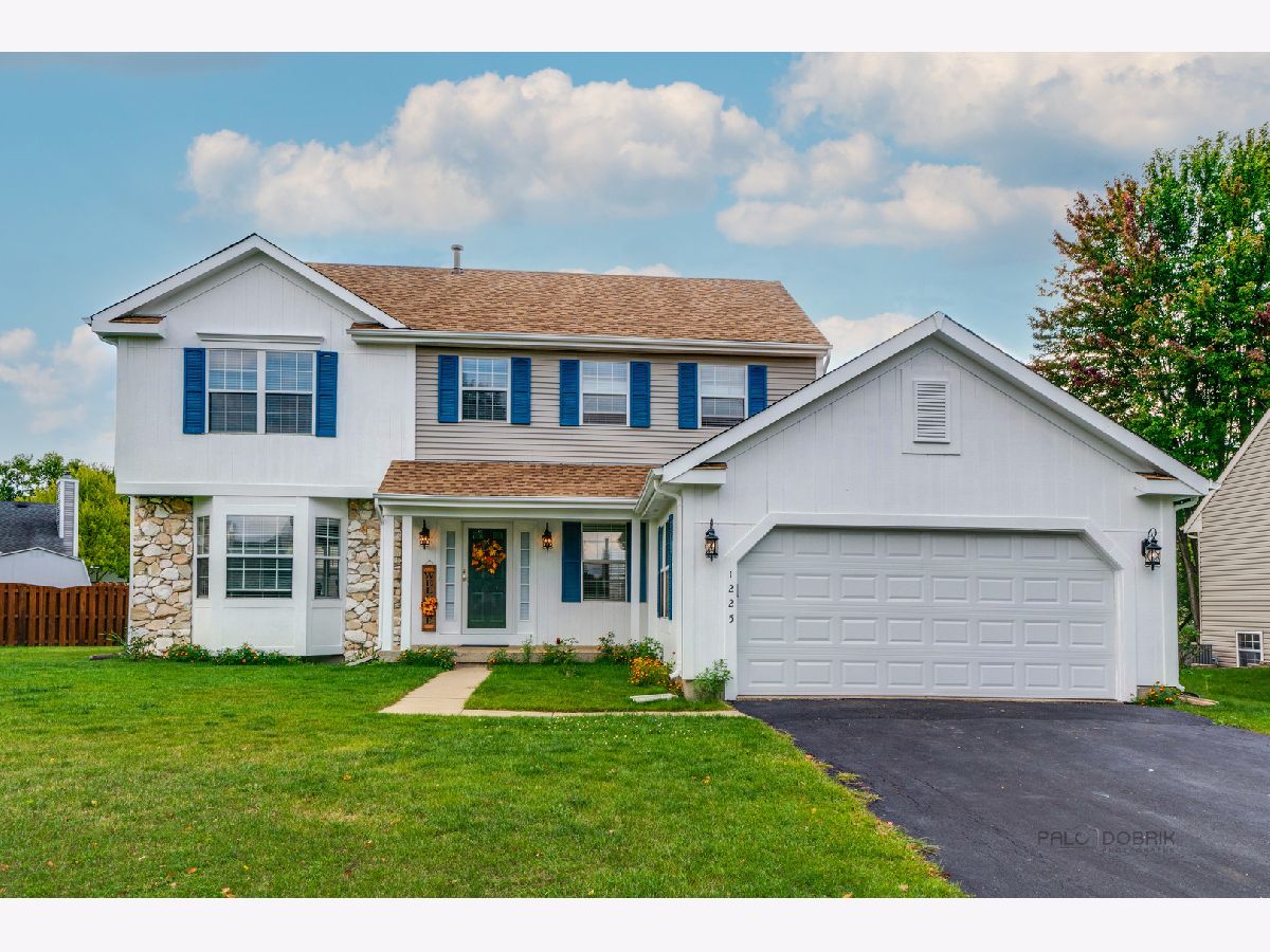 Homes Rented Bentwood Estates Crystal Lake Illinois, 1225 Westport Ridge
