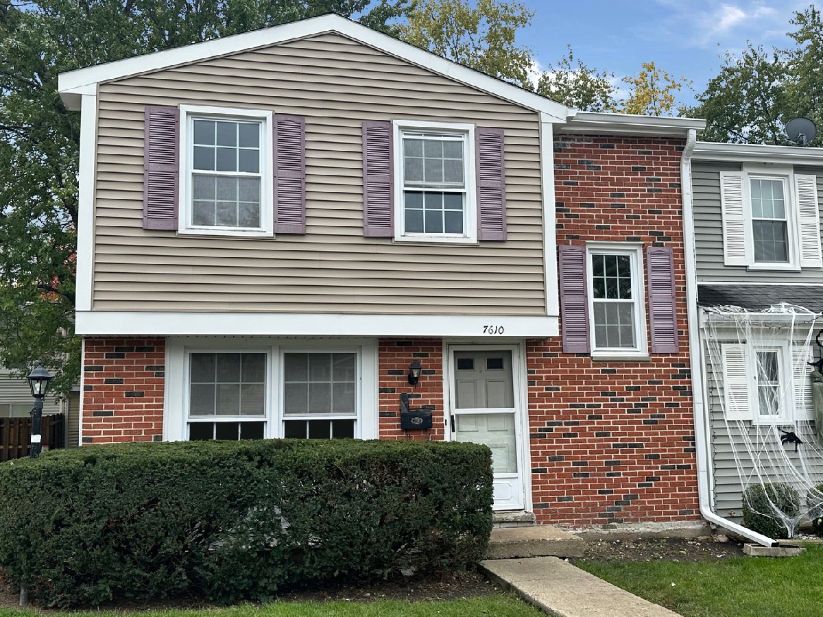 Townhomes Sold Olde Salem Hanover Park Illinois, 7610 Manchester Manor