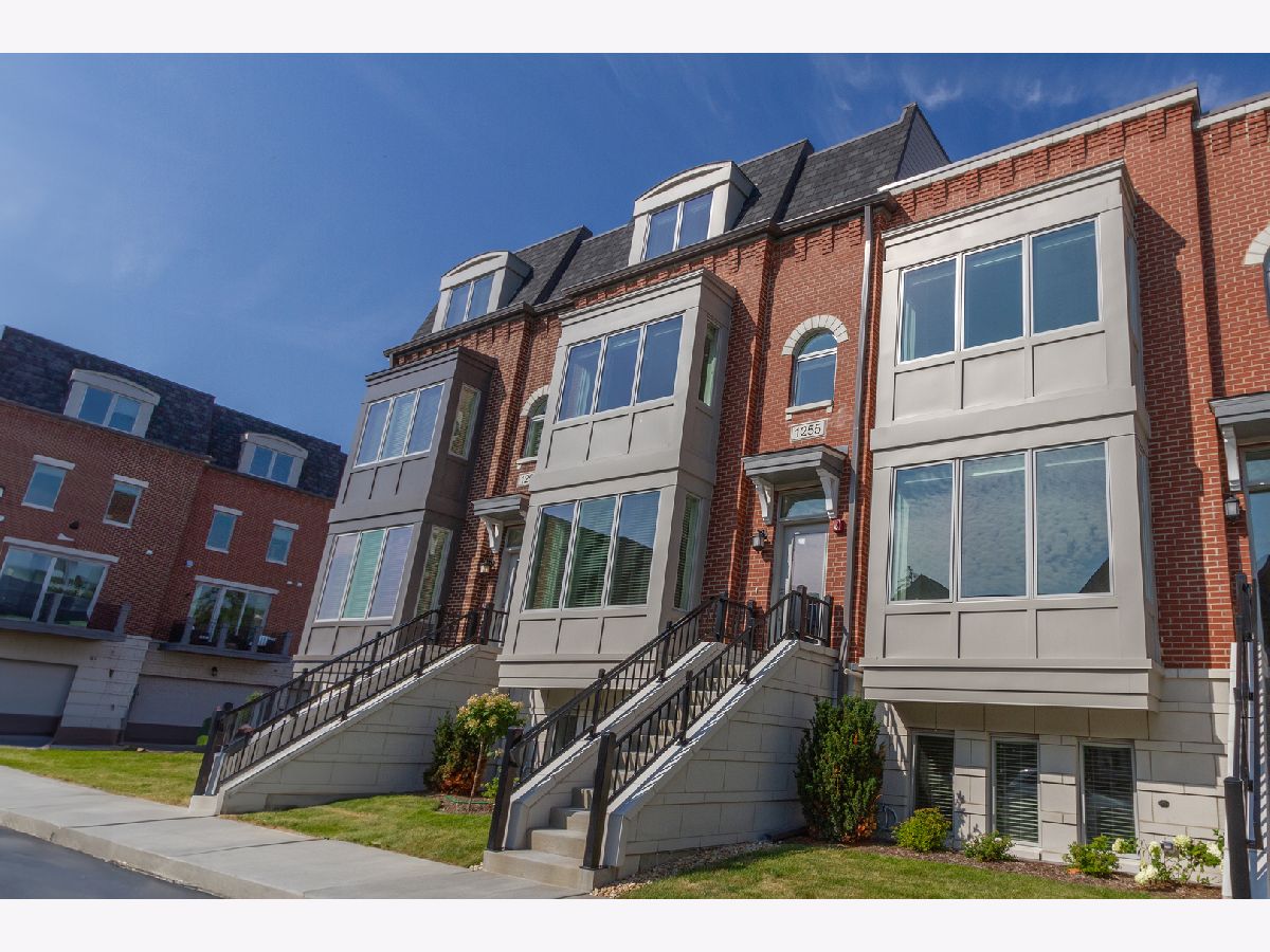 Condos & Townhomes Sold Gateway Northbrook Illinois, 1255 Gateway