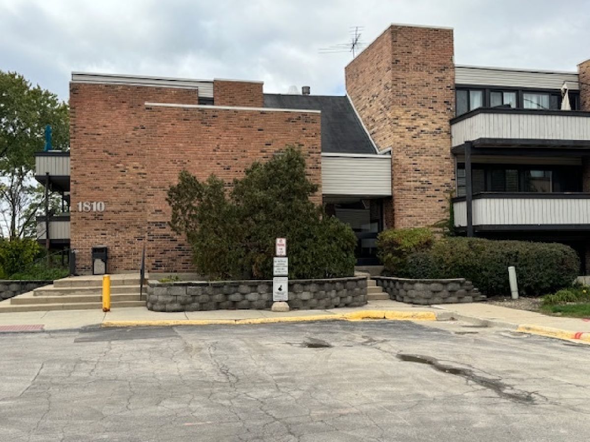 Condominiums Sold Lakeside At Walden Schaumburg Illinois, 1810 Hemlock