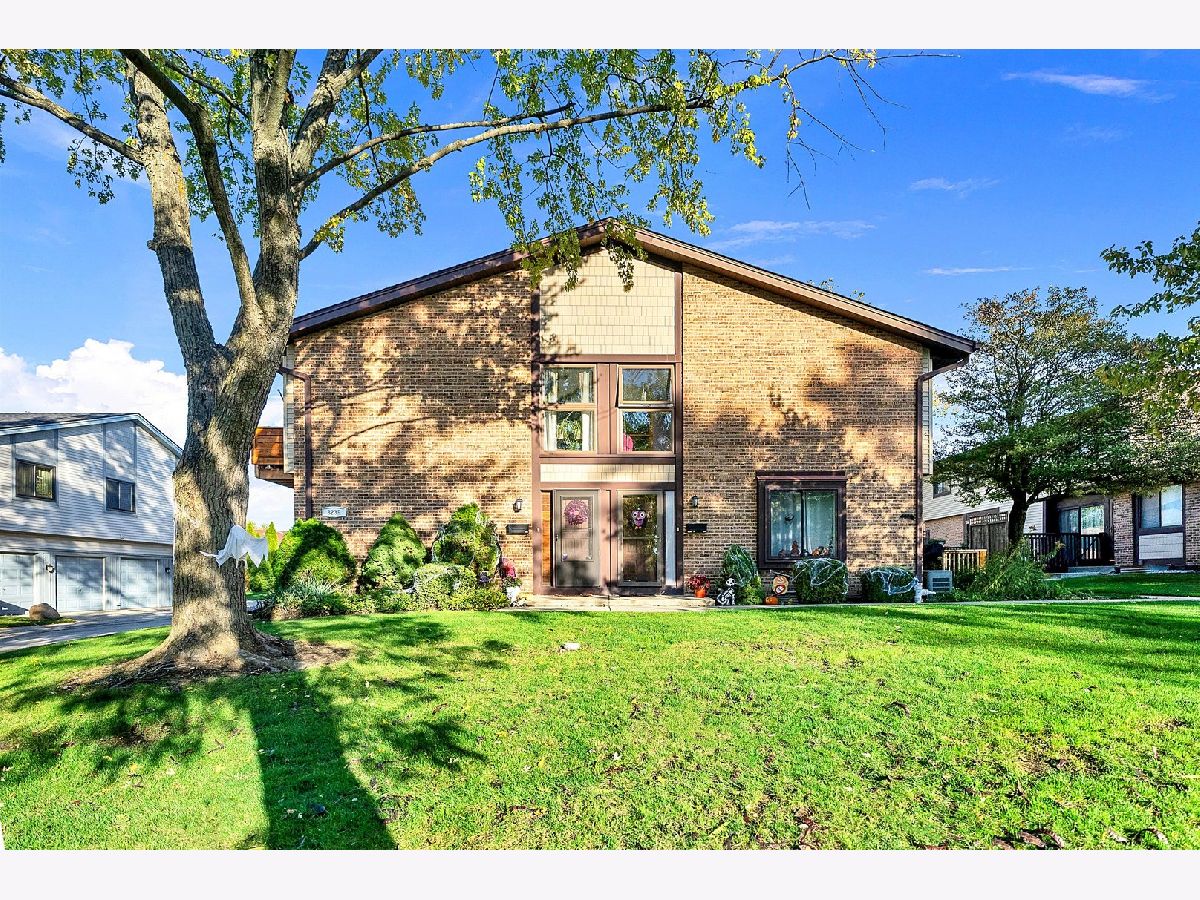Condos & Townhomes Sold Portsmouth Darien Illinois, 8239 Portsmouth