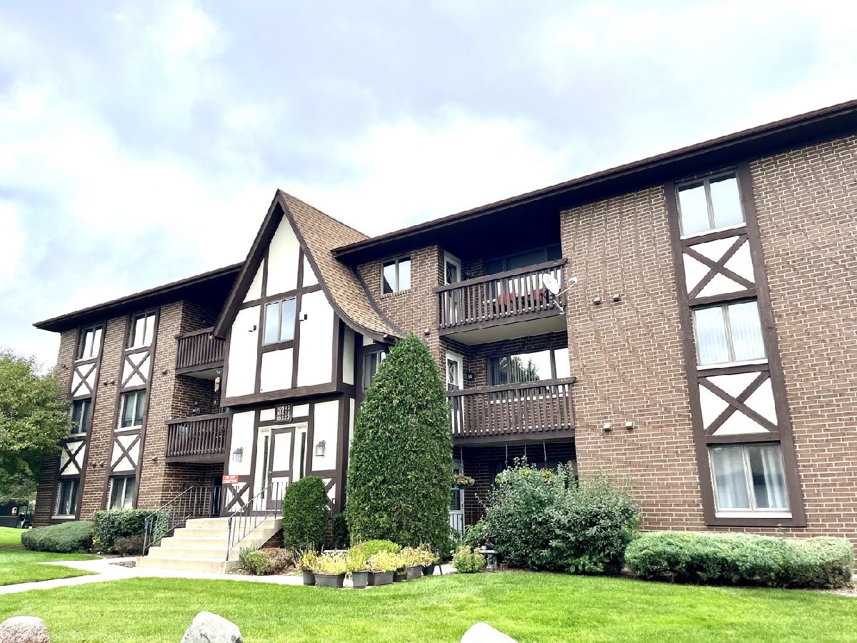 Condominiums Sold Palos Place Palos Hills Illinois, 10532 Palos