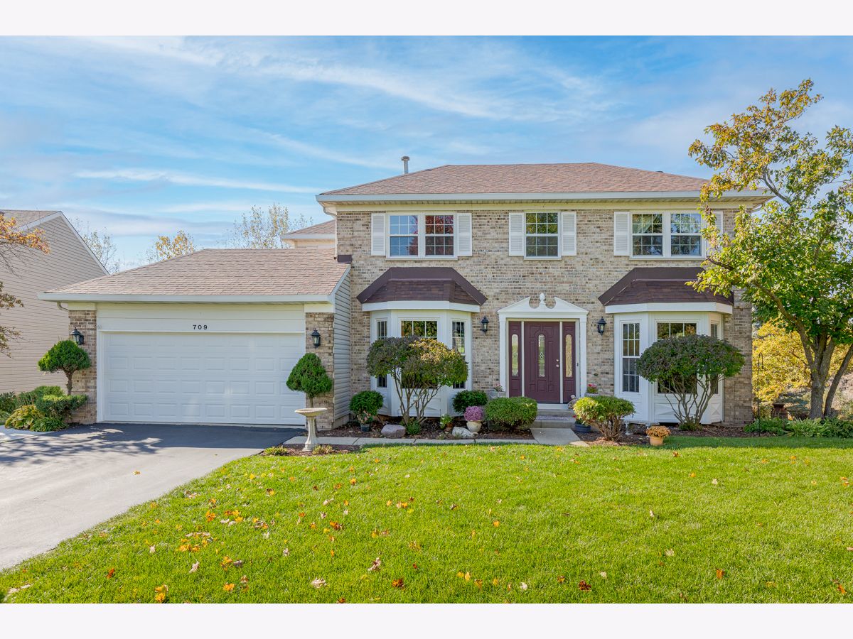 Homes & Condos & Townhomes Sold Crystal Creek Lake In The Hills Illinois, 709 Mohican