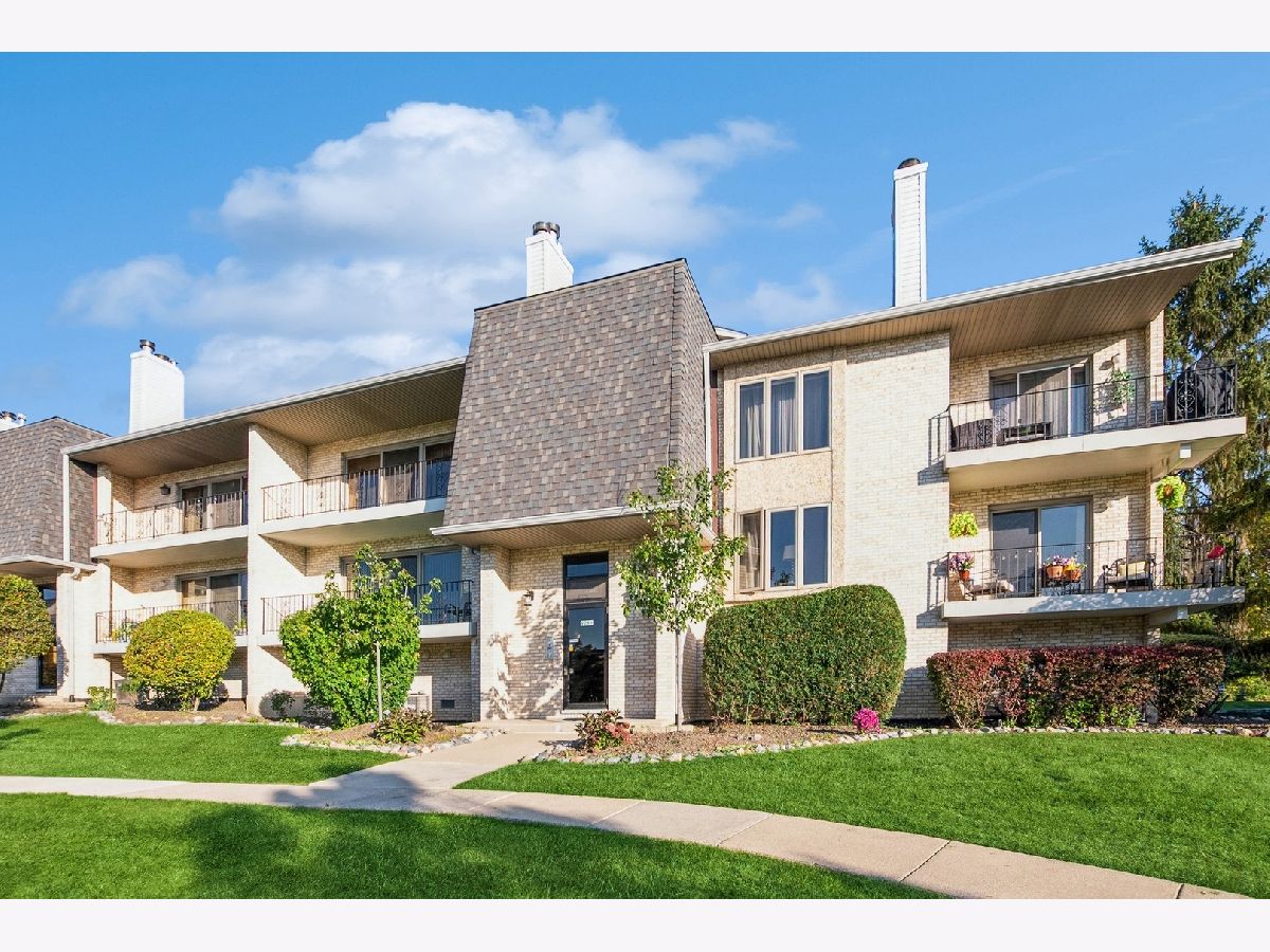 Condos & Townhomes Sold Las Fuentes Palos Hills Illinois, 9086 Del Prado