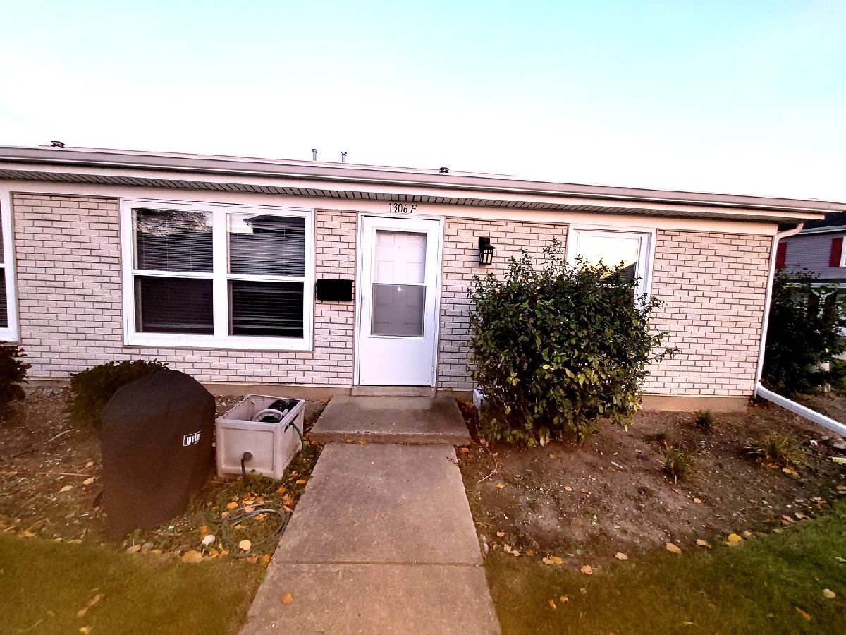 Townhomes & Homes Rented Hanover Square Hanover Park Illinois, 1306 Kingsbury