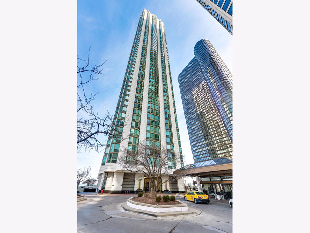 Condominiums Rented Parkshore Chicago Illinois, 195 Harbor